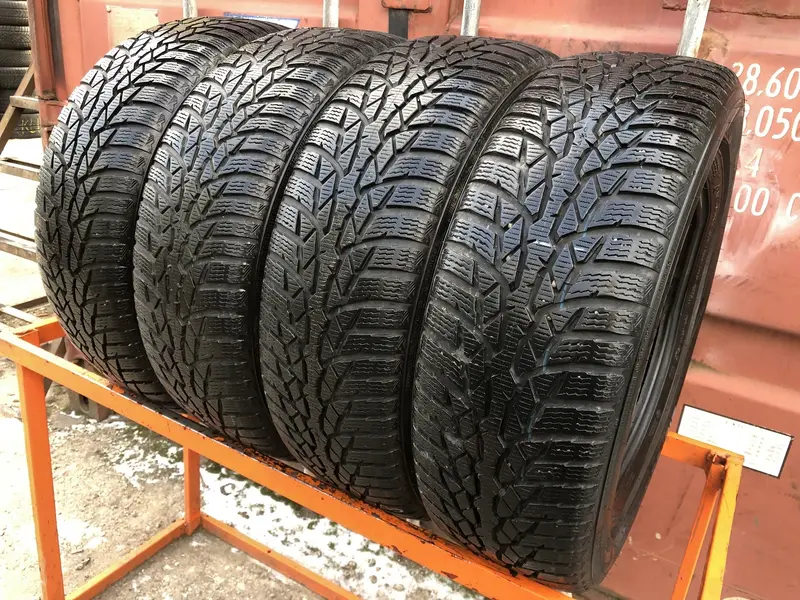 Комплект б/у шин 215/65 R16 Nokian WR D4
