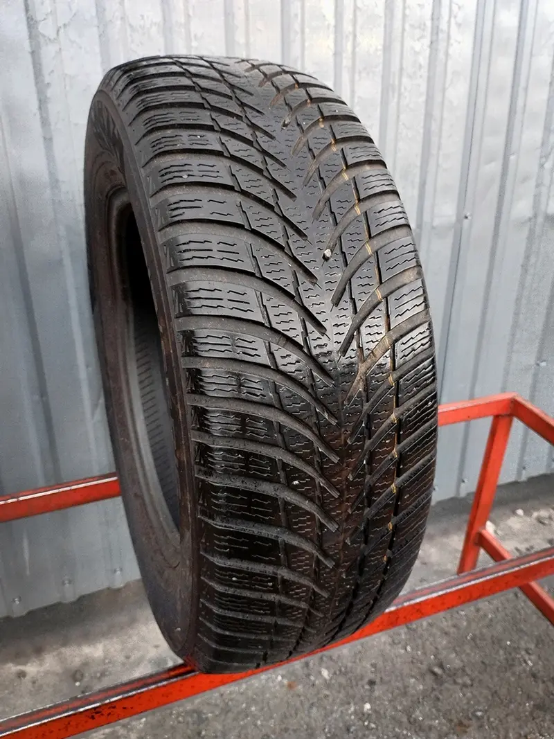 Б/у шина 215/65 R16 Nokian WR Snowproof 2 SUV