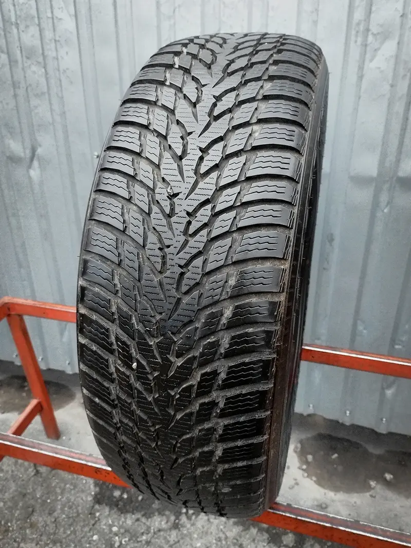 Б/у шина 215/65 R16 Nokian WR Snowproof