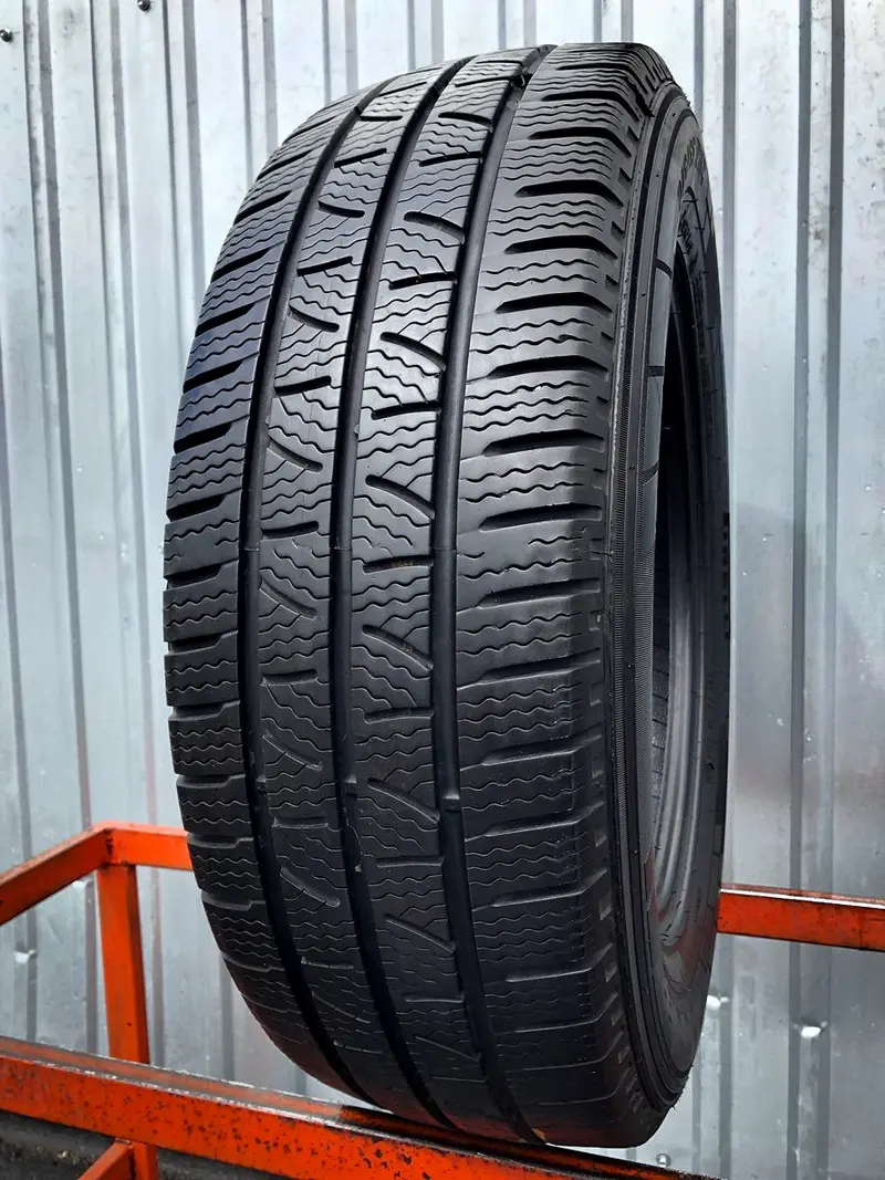 Б/у шина 215/65 R16C Pirelli Carrier Winter