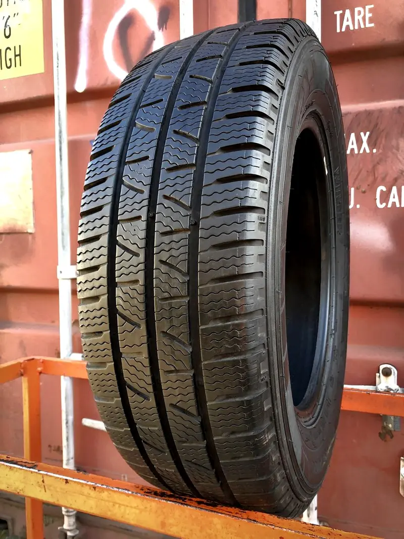 Б/у шина 215/65 R16C Pirelli Carrier Winter, фото 1