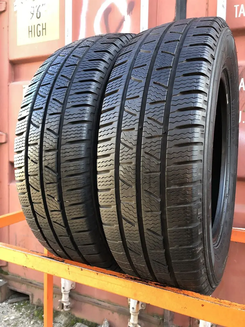 Пара б/у шин 215/65 R16C Pirelli Carrier Winter