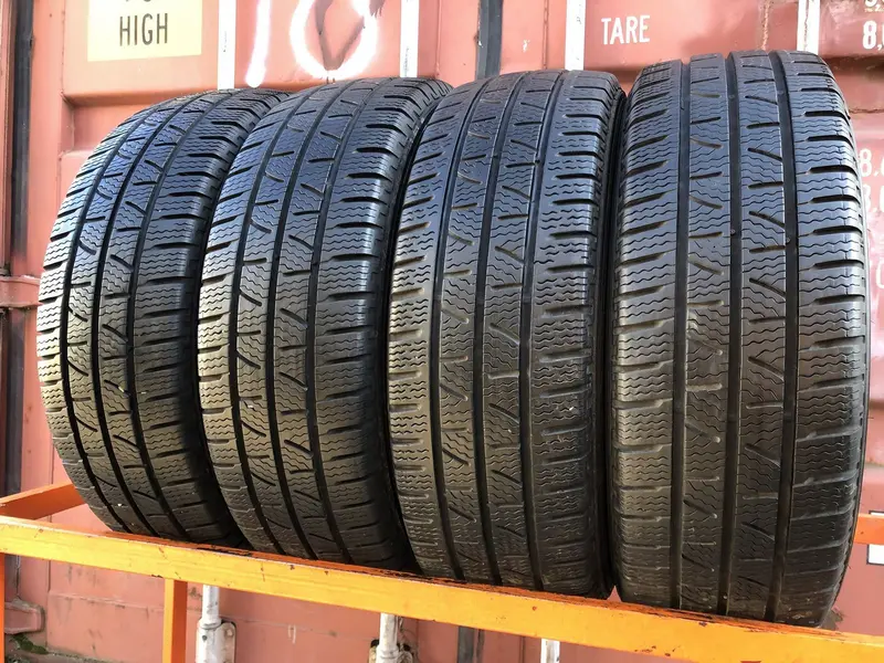 Комплект б/у шин 215/65 R16C Pirelli Carrier Winter