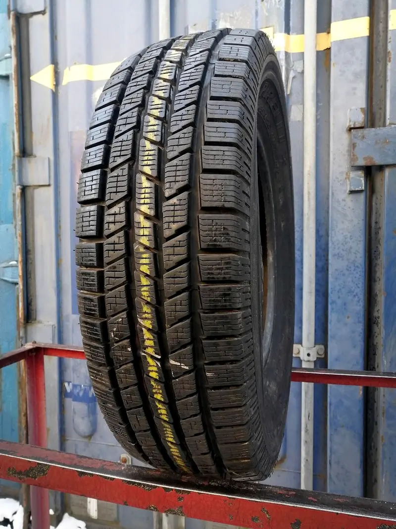 Б/у шина 215/65 R16 Pirelli Scorpion Ice & Snow