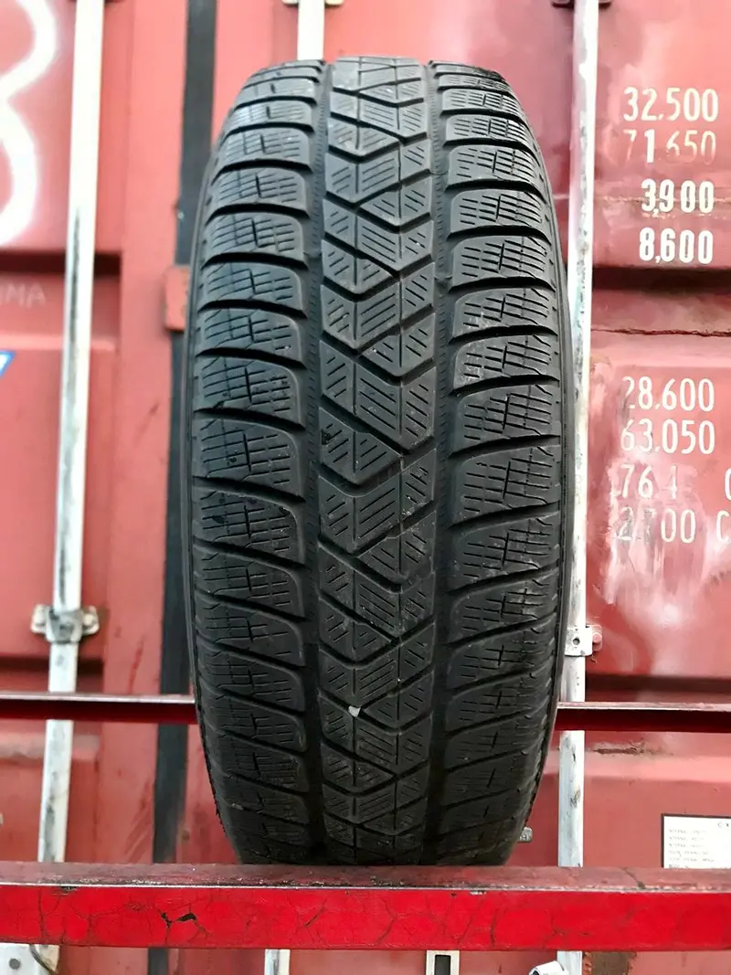 Б/у шина 215/65 R16 Pirelli Scorpion Winter