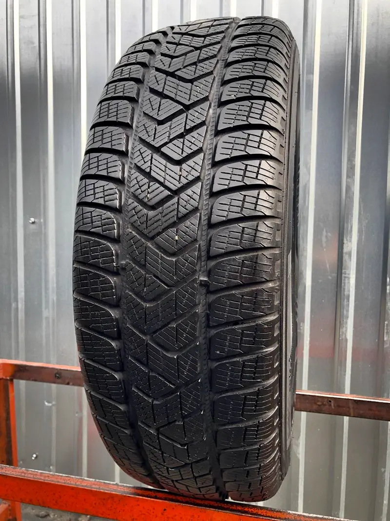 Б/у шина 215/65 R16 Pirelli Scorpion Winter