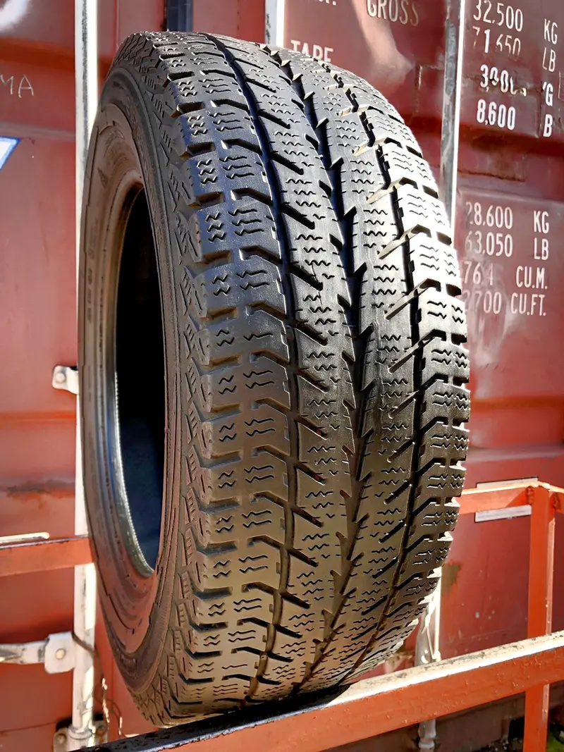 Б/у шина 215/65 R16C Uniroyal Snow Max 2, фото 1