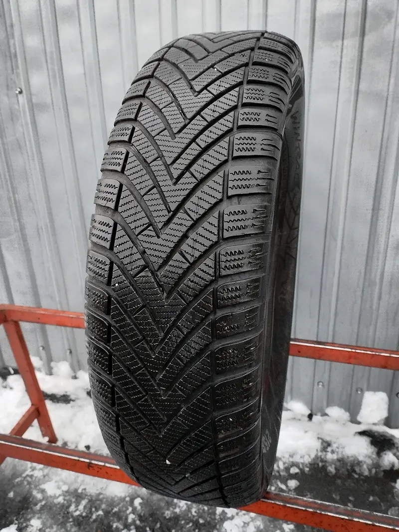 Б/у шина 215/65 R16 Vredestein Wintrac