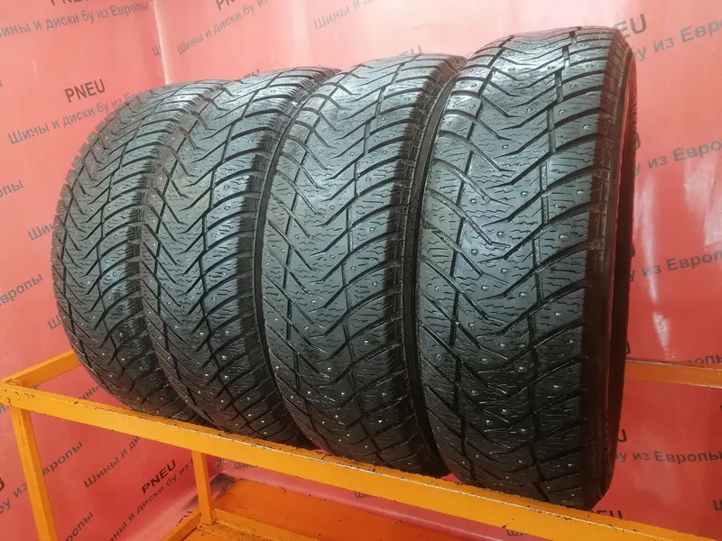 Комплект б/у шин 215/65 R16 Yokohama Ice Guard IG65