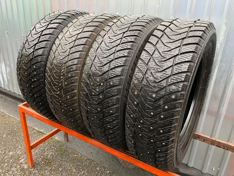 Комплект б/у шин 215/65 R16 Yokohama Ice Guard IG65