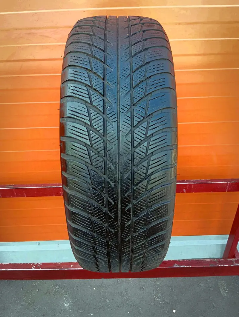 Б/у шина 215/65 R17 Bridgestone Blizzak LM-001, фото 1