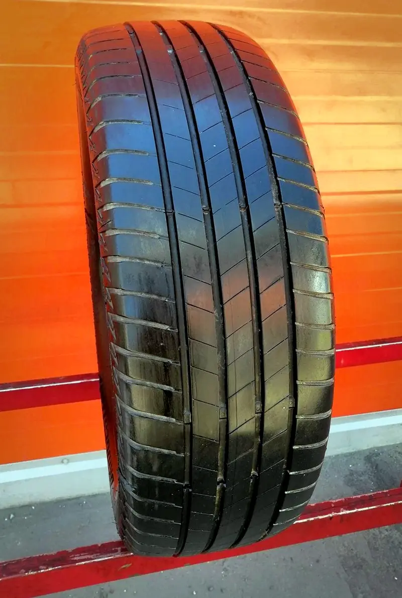 Б/у шина 215/65 R17 Bridgestone Turanza T005