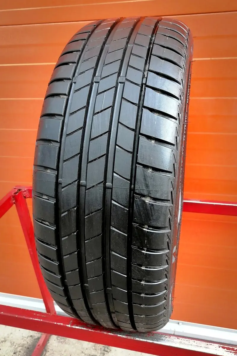 Б/у шина 215/65 R17 Bridgestone Turanza T005