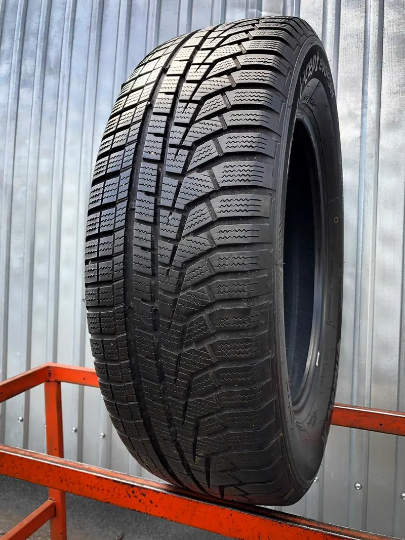 Б/у шина 215/65 R17 Hankook Winter I Cept Evo2 W320