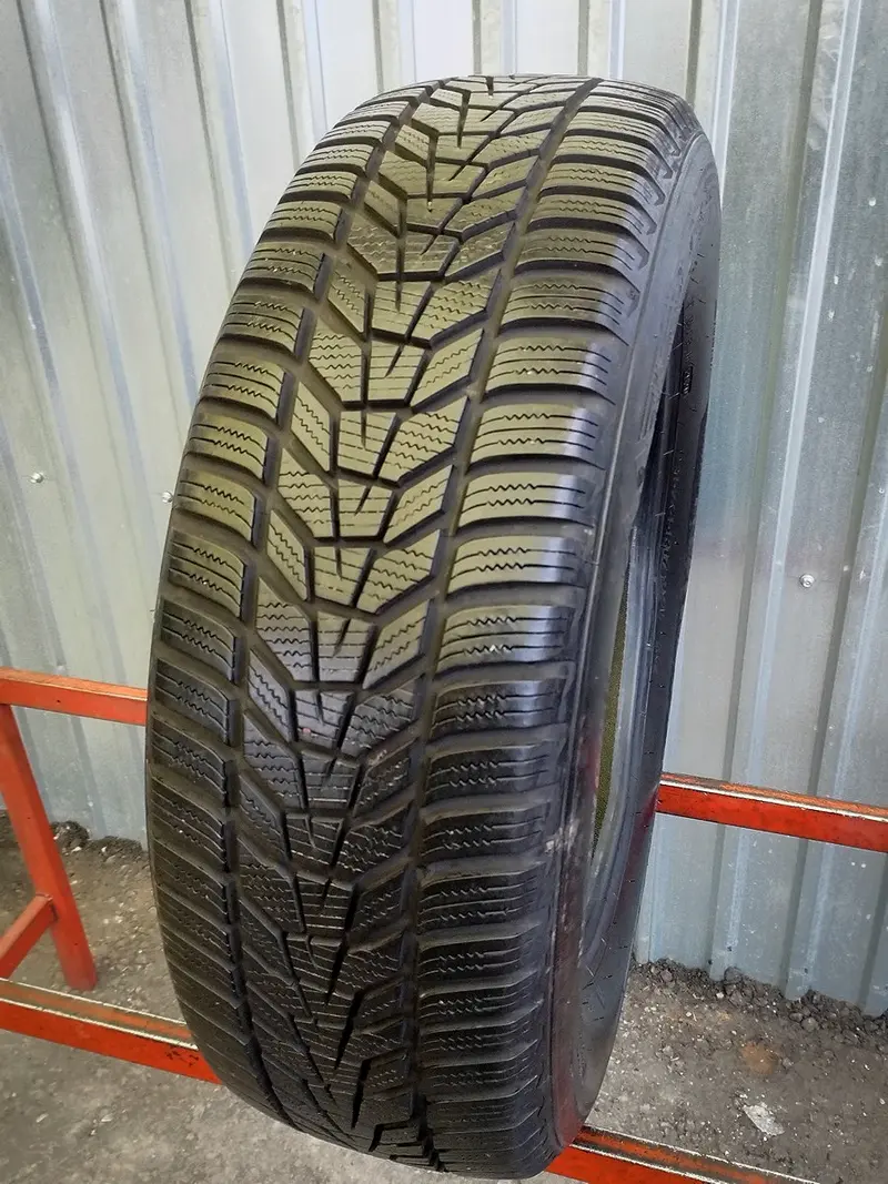 Б/у шина 215/65 R17 Hankook Winter I cept Evo3 W330