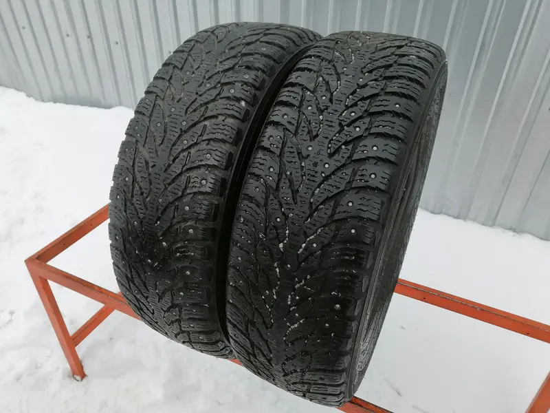 Пара б/у шин 215/65 R17 Nokian Hakkapeliitta 9