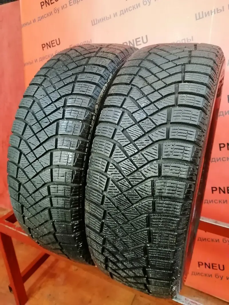Пара б/у шин 215/65 R17 Pirelli Ice Zero FR