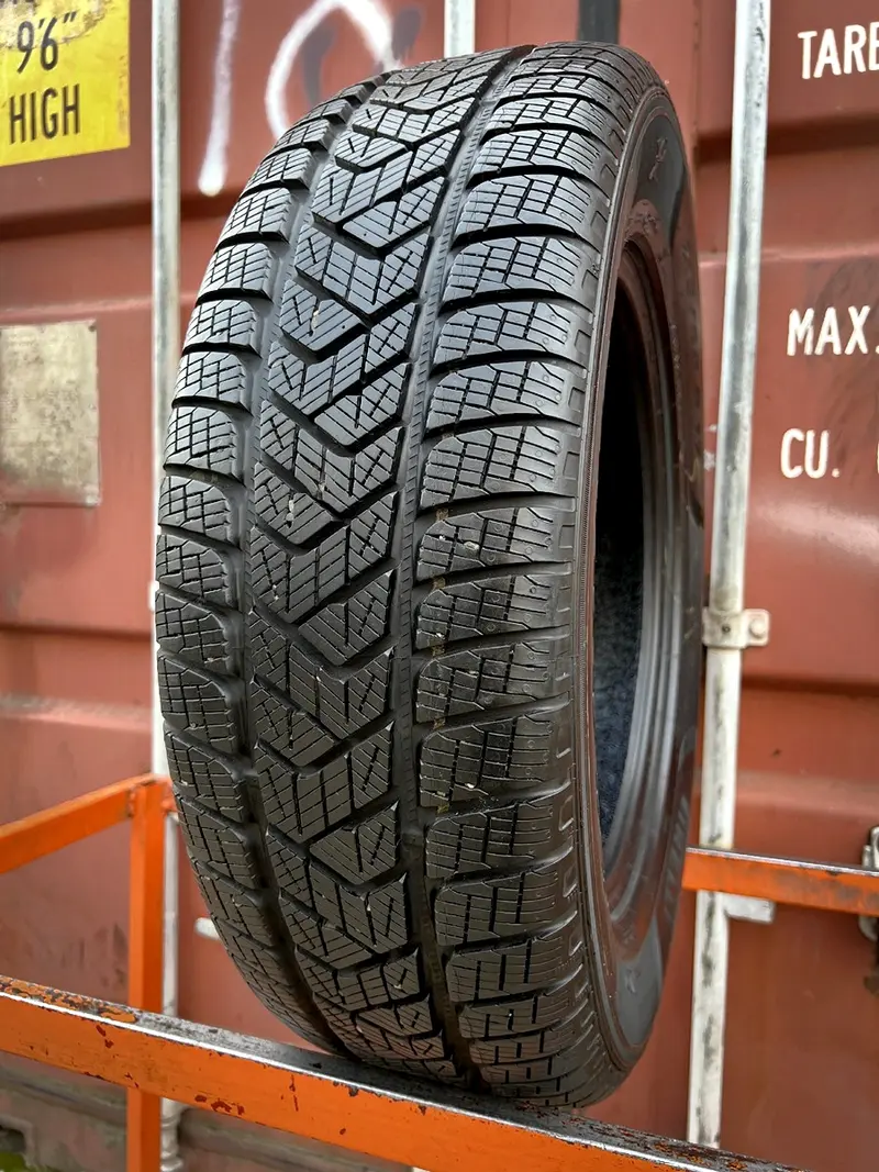 Б/у шина 215/65 R17 Pirelli Scorpion Winter, фото 1