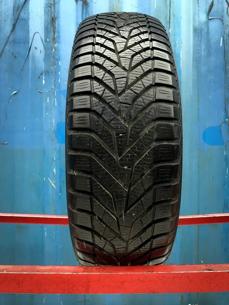 Б/у шина 215/65 R17 Yokohama W.drive V905