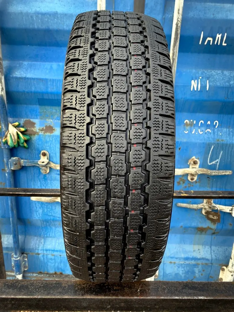 Б/у шина 215/70 R15C Bridgestone Blizzak W800