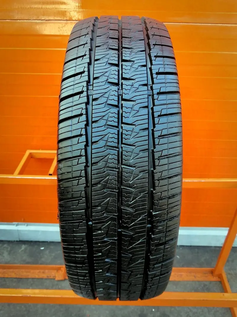 Б/у шина 215/70 R15C Continental VanContact 4Season