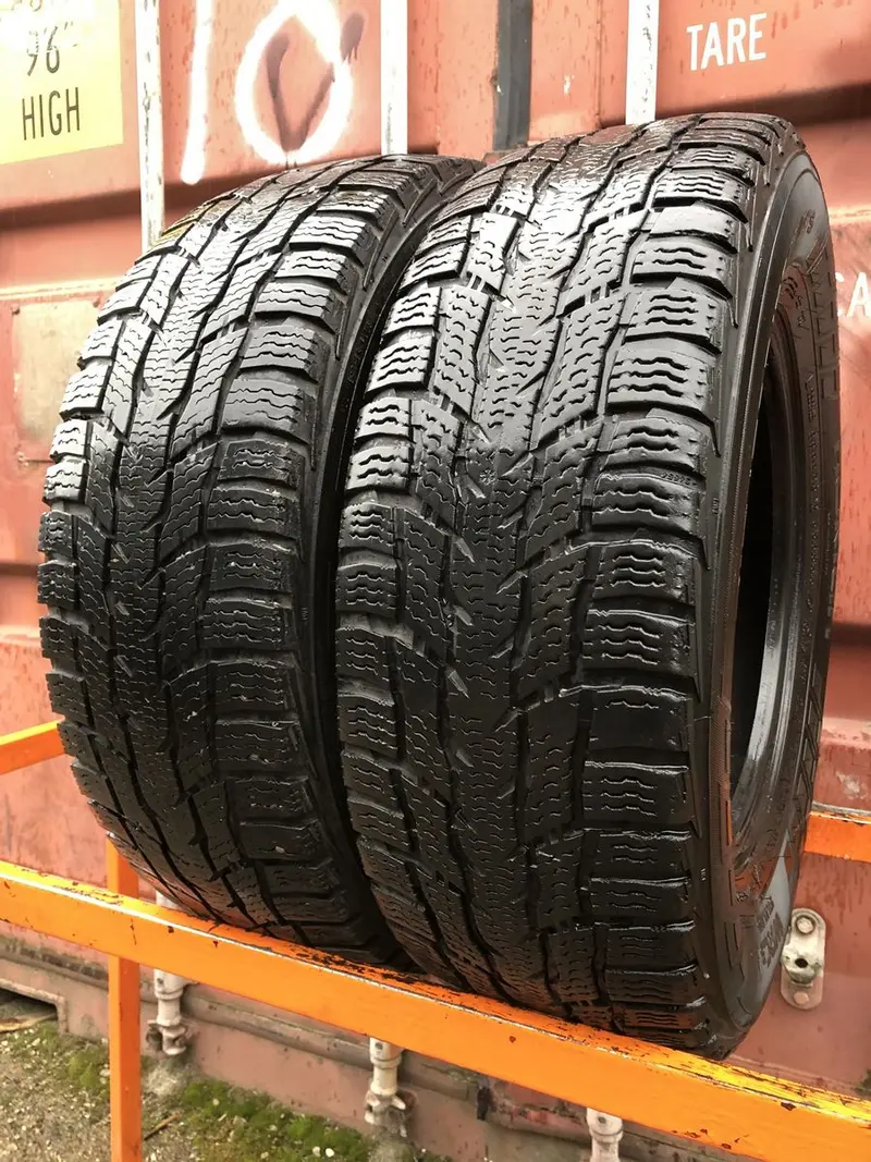 Пара б/у шин 215/70 R15C Nokian WR C3