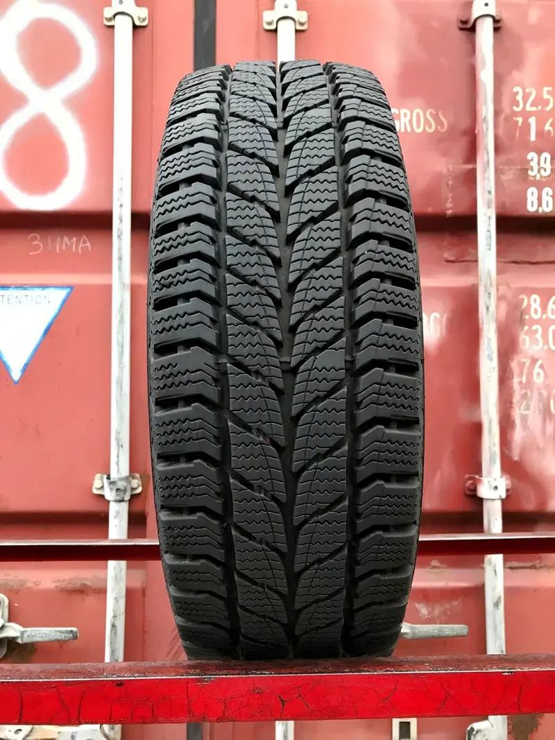 Б/у шина 215/70 R15C Uniroyal Snow Max 2
