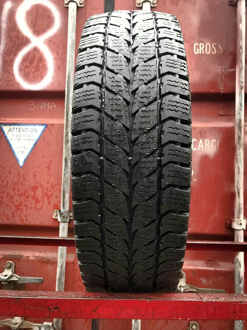 Б/у шина 215/70 R15C Uniroyal Snow Max 2