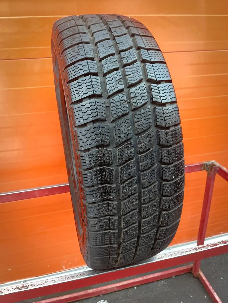 Б/у шина 215/70 R15C Vredestein Comtrac 2 Winter