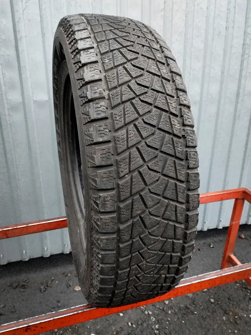 Б/у шина 215/70 R16 Bridgestone Blizzak DM-Z3