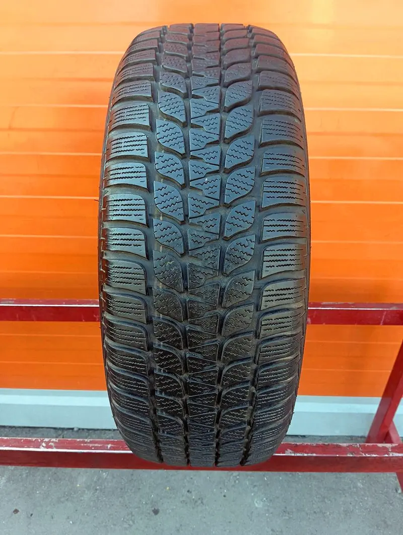 Б/у шина 215/70 R16 Bridgestone Blizzak LM25