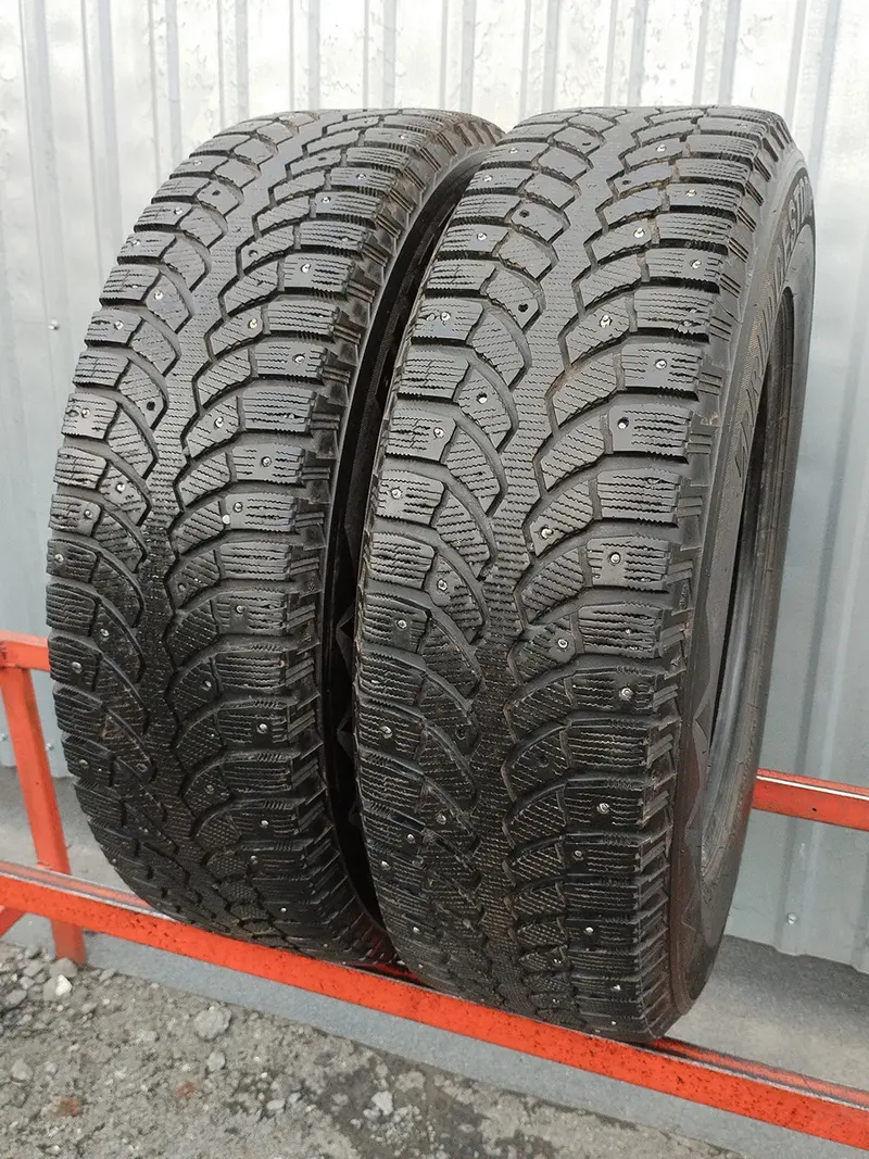 Пара б/у шин 215/70 R16 Bridgestone Blizzak Spike-01