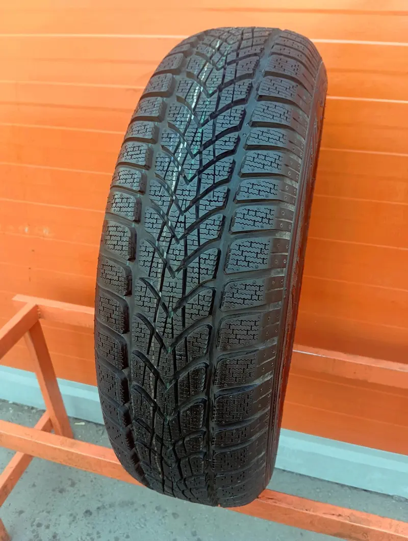 Б/у шина 215/70 R16 Dunlop SP Winter Sport 4D