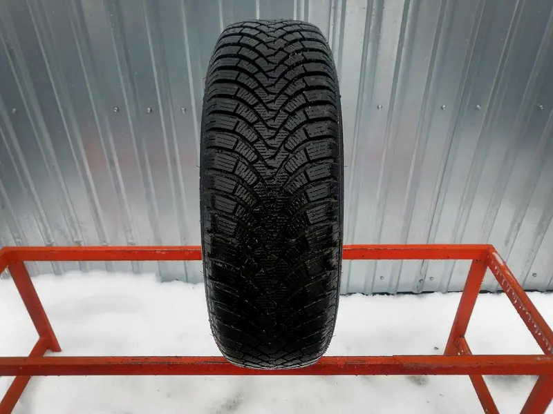 Б/у шина 215/70 R16 Falken Eurowinter HS01 SUV, фото 1