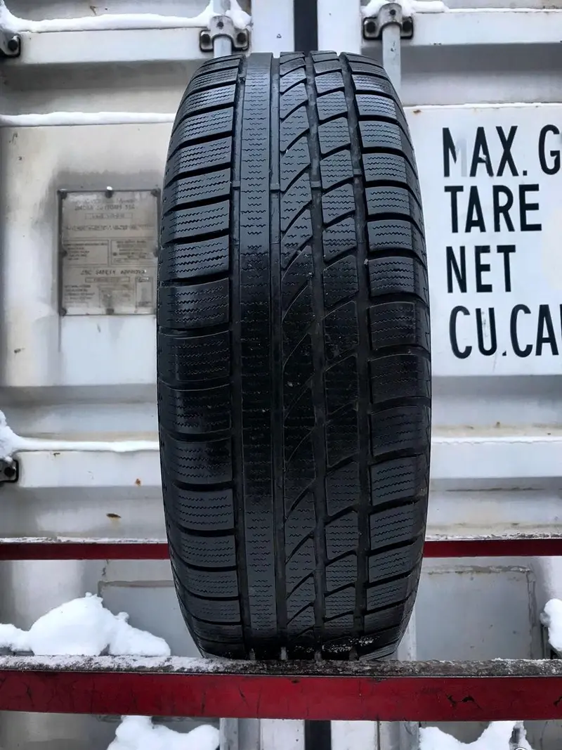 Б/у шина 215/70 R16 Hankook Ice Bear W300
