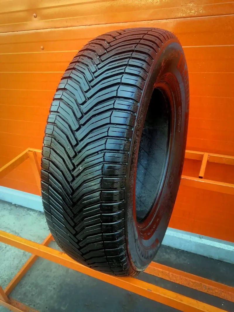 Б/у шина 215/70 R16 Michelin CrossClimate