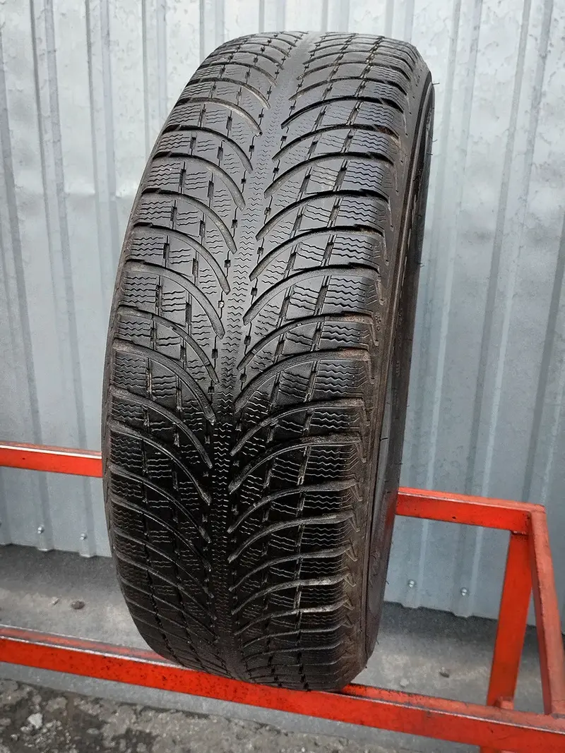 Б/у шина 215/70 R16 Michelin Latitude Alpin LA2
