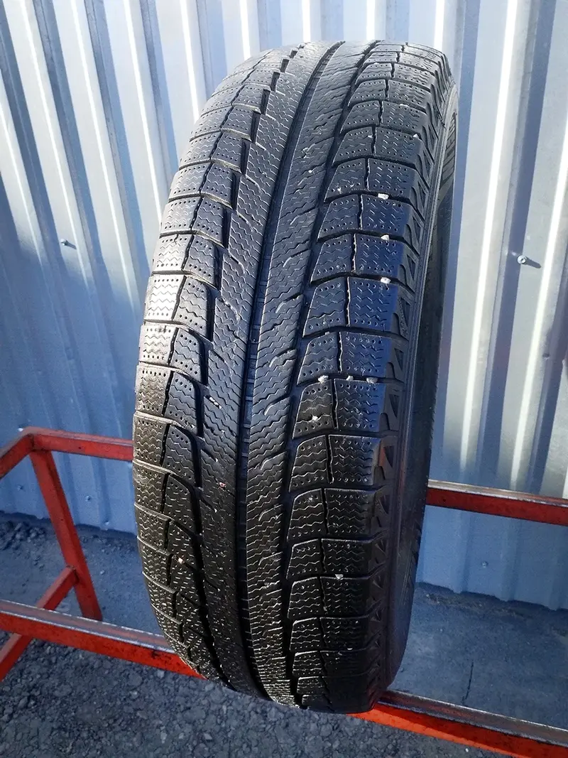 Б/у шина 215/70 R16 Michelin Latitude X-Ice 2