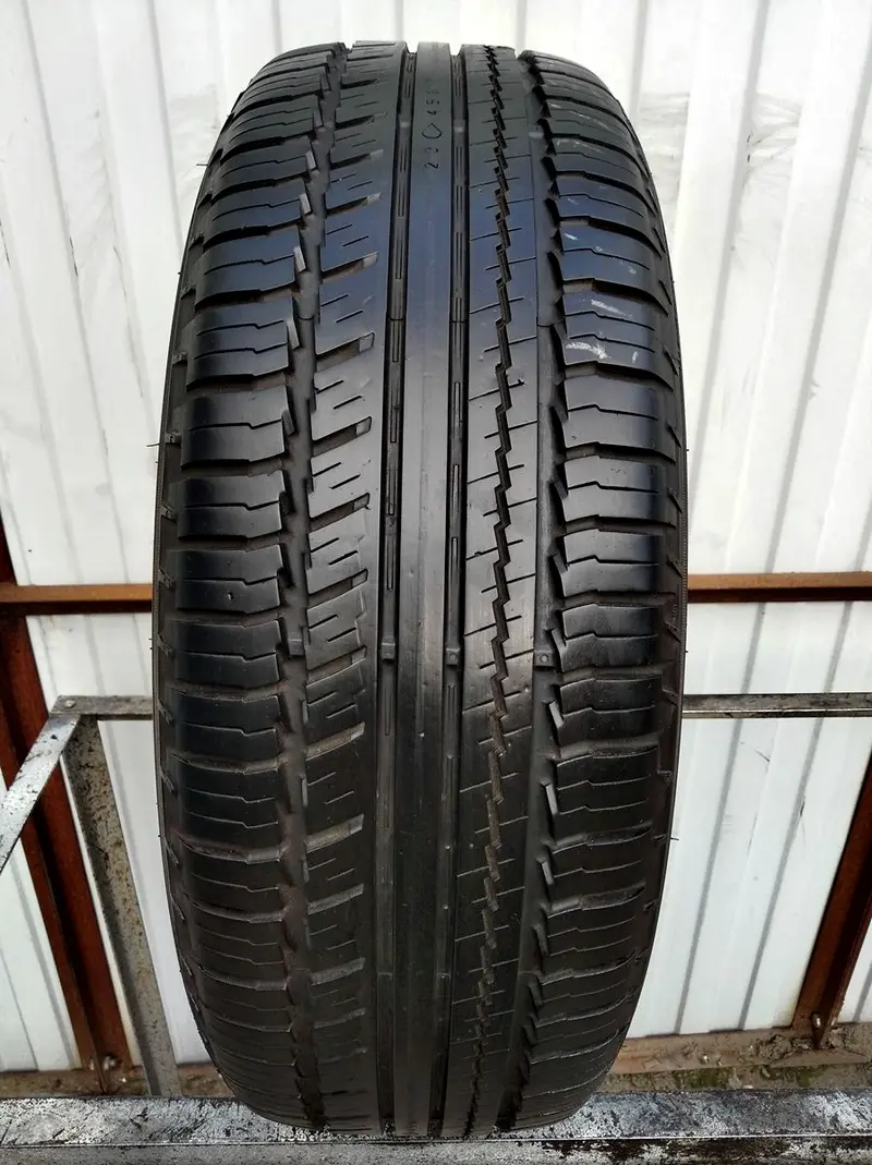 Б/у шина 215/70 R16 Nokian Hakka SUV