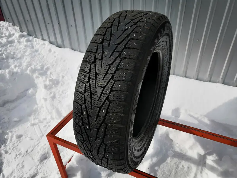 Б/у шина 215/70 R16 Nokian Hakkapeliitta 7 SUV