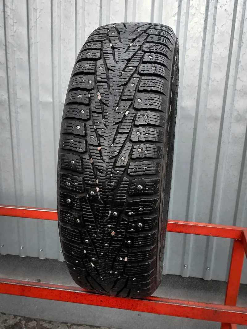 Б/у шина 215/70 R16 Nokian Hakkapeliitta 7 SUV