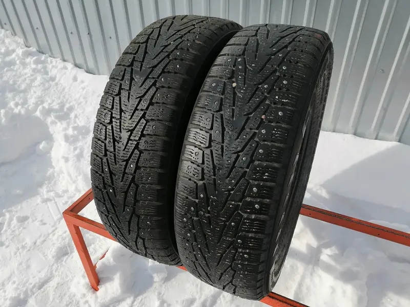 Пара б/у шин 215/70 R16 Nokian Hakkapeliitta 7 SUV