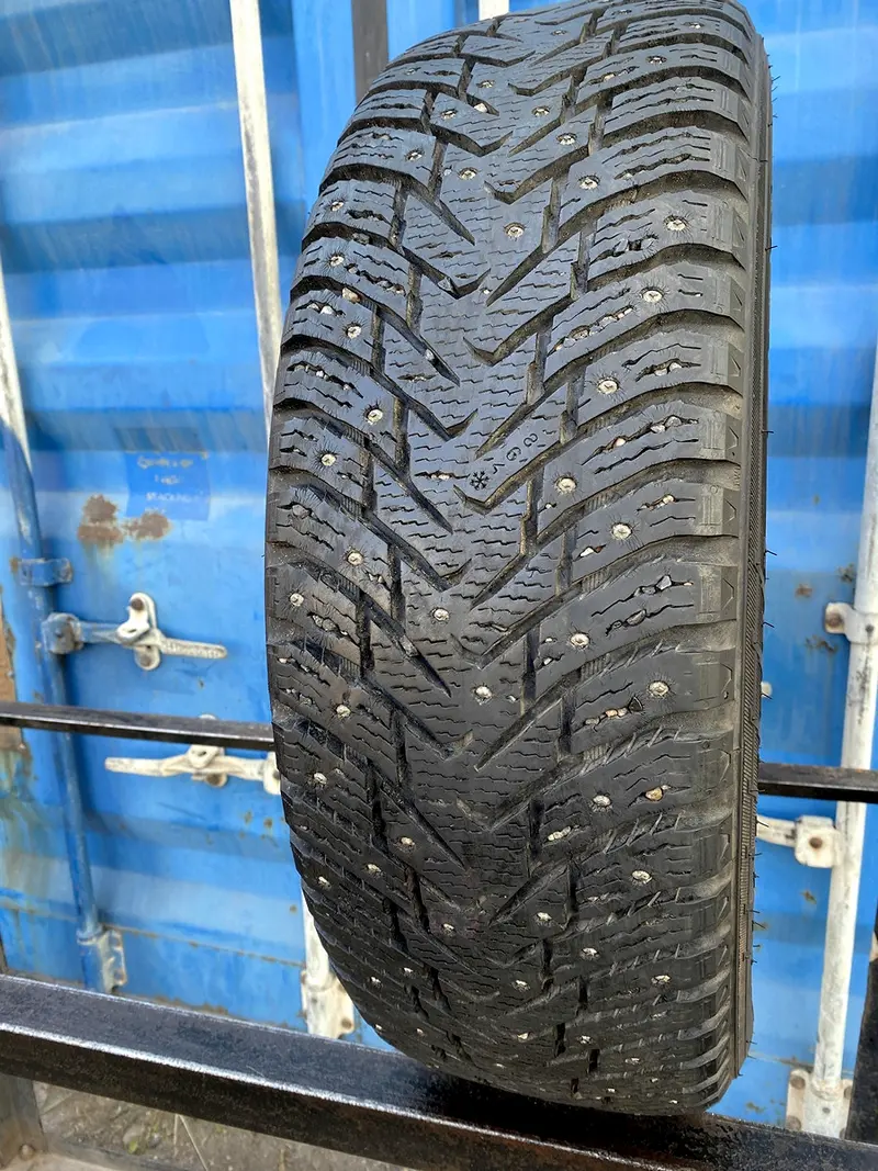Б/у шина 215/70 R16 Nokian Hakkapeliitta 8 SUV