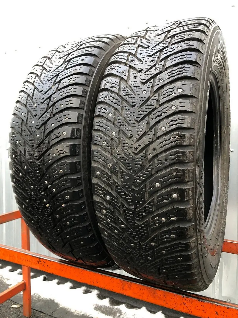 Пара б/у шин 215/70 R16 Nokian Hakkapeliitta 8 SUV