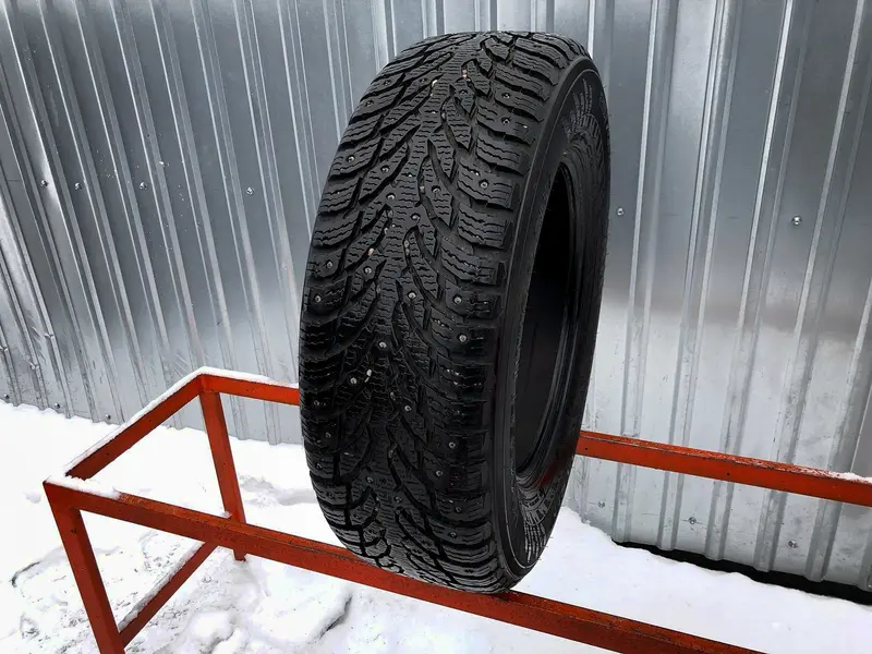 Б/у шина 215/70 R16 Nokian Hakkapeliitta 9