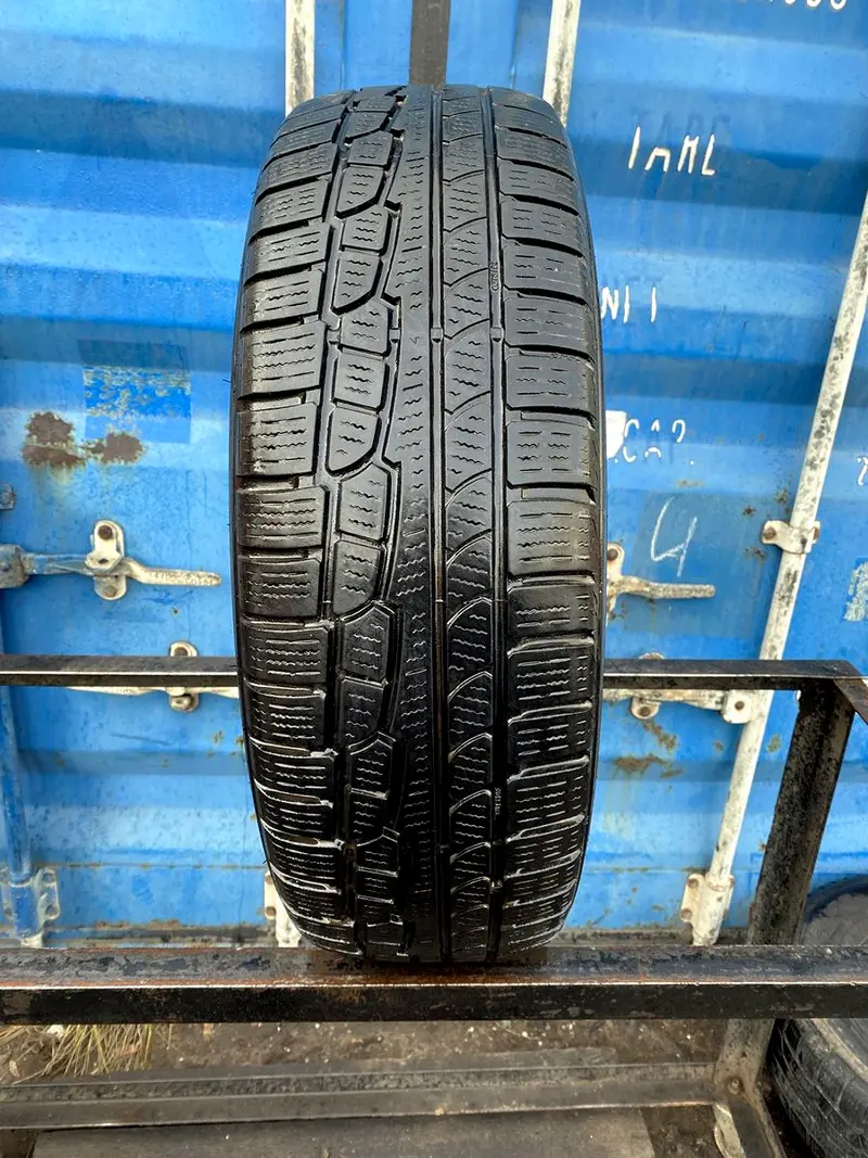 Б/у шина 215/70 R16 Nokian WR G2