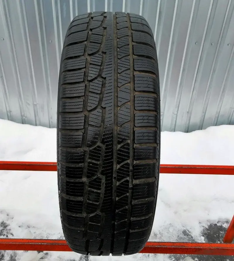 Б/у шина 215/70 R16 Nokian WR G2