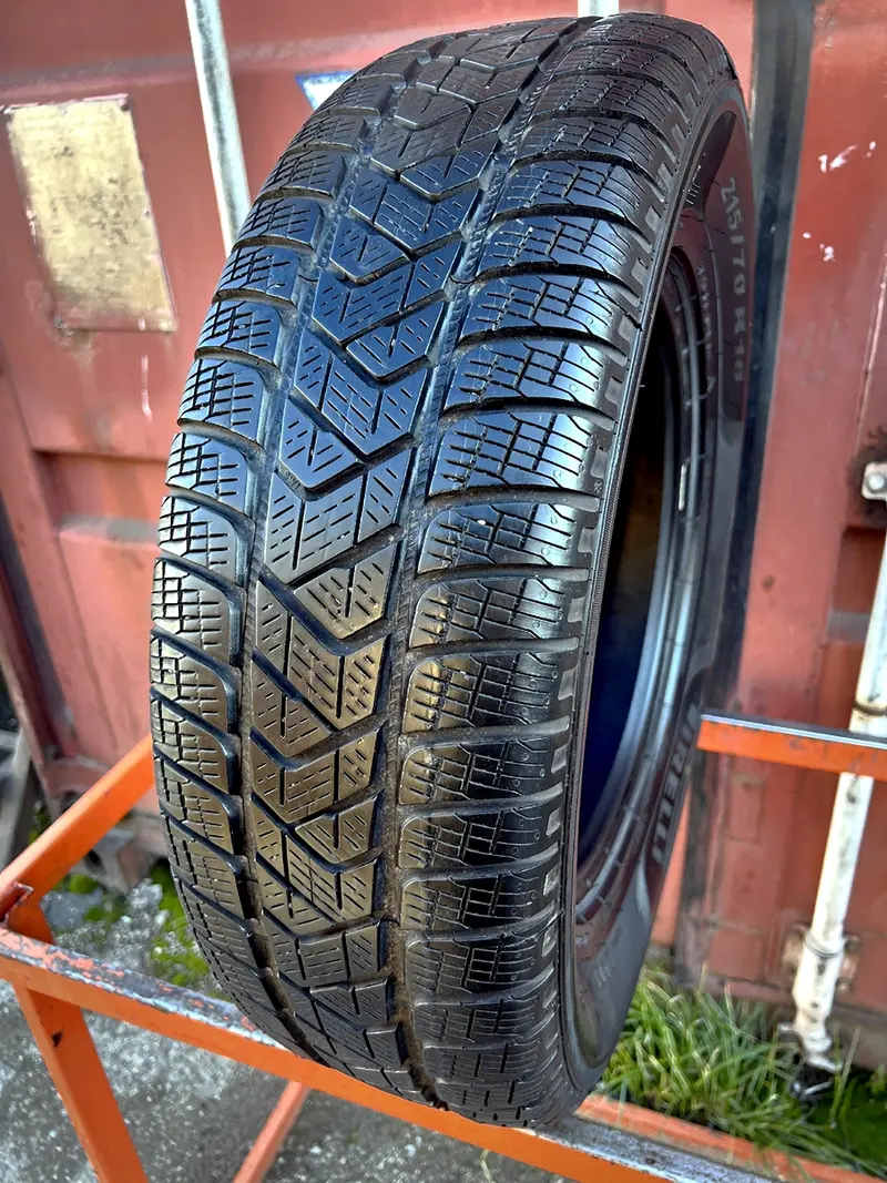 Б/у шина 215/70 R16 Pirelli Scorpion Winter, фото 1