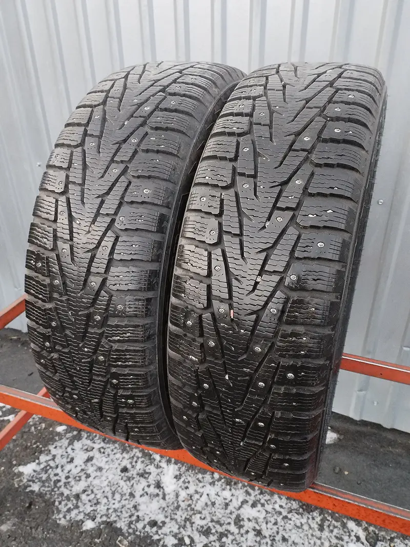 Пара б/у шин 215/70 R17 Nokian Hakkapeliitta 7