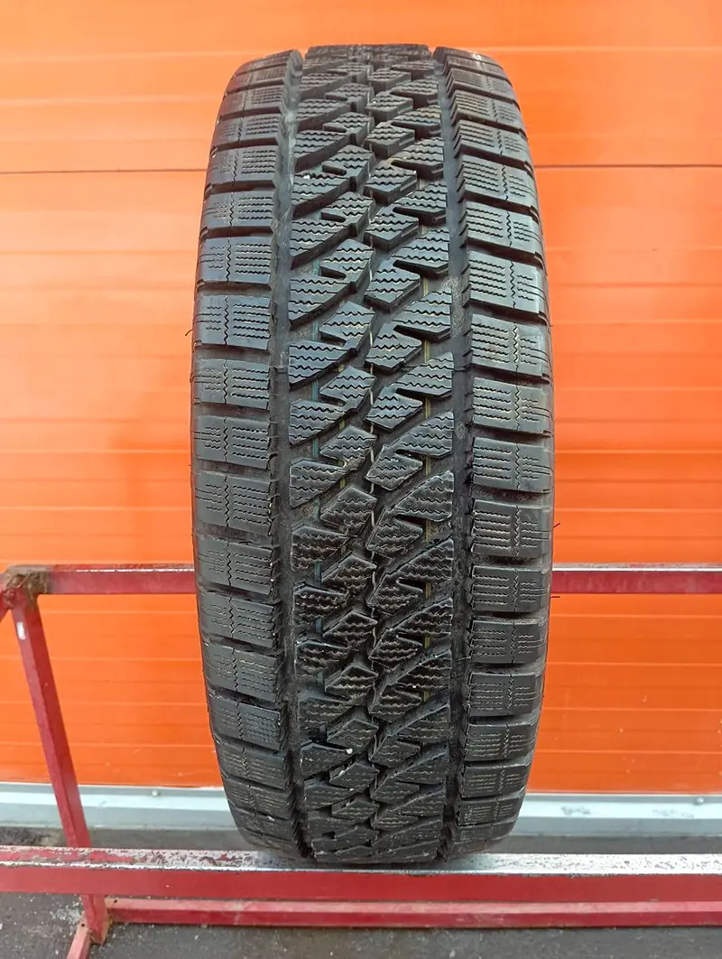 Б/у шина 215/75 R16C Bridgestone Blizzak W810